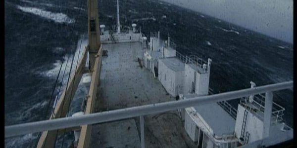 دانلود مستند عملیات خطرناک در اقیانوس از مجموعه تنگنا