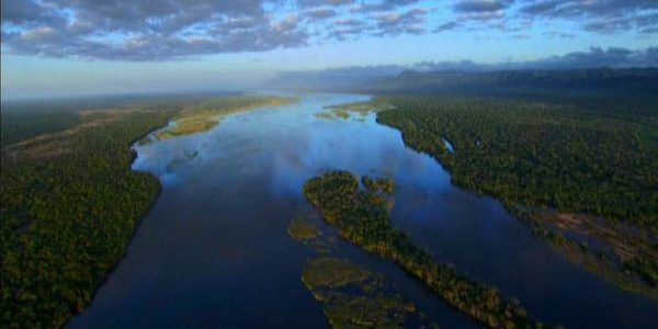 دانلود مستند زامبیزی : رودخانه وحشی از مجموعه ویژه برنامه