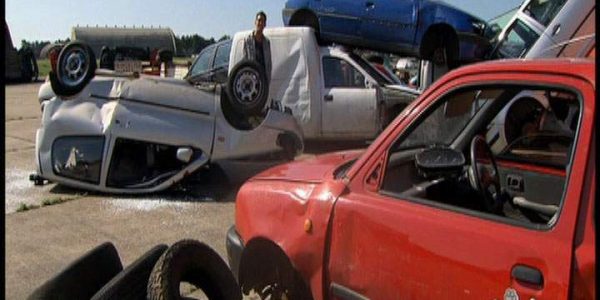 دانلود مستند مهندسان و دختران موتور سوار از مجموعه بی ترمز