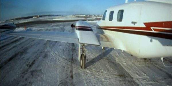 دانلود مستند مشکل در اتاقک خلبان از مجموعه پرواز بی پروا