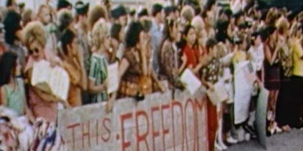 دانلود مستند صلح و افتخار از مجموعه دهه هفتاد؛ دوران بحران