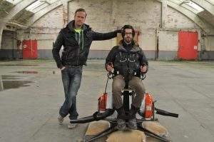 انسان در برابر ویروس