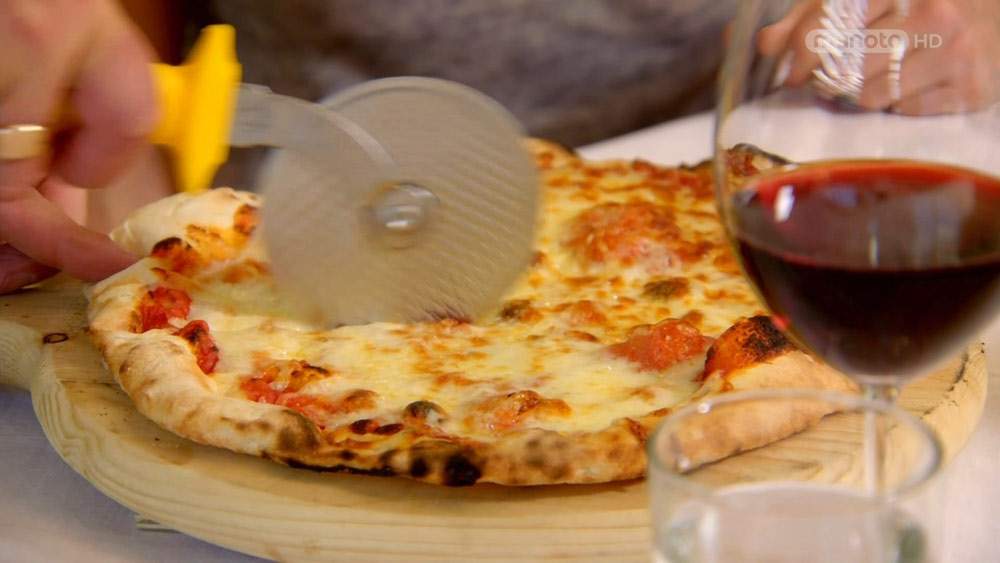 دانلود مستند پیتزا از مجموعه پشت درهای کارخانه با دوبله شبکه منوتو