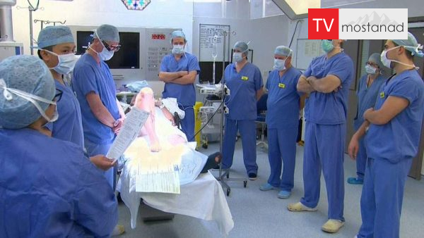 Operation Complete replacement of the knee joint دانلود مستند تعویض کامل مفصل زانو از مجموعه اتاق عمل با دوبله شبکه منوتو