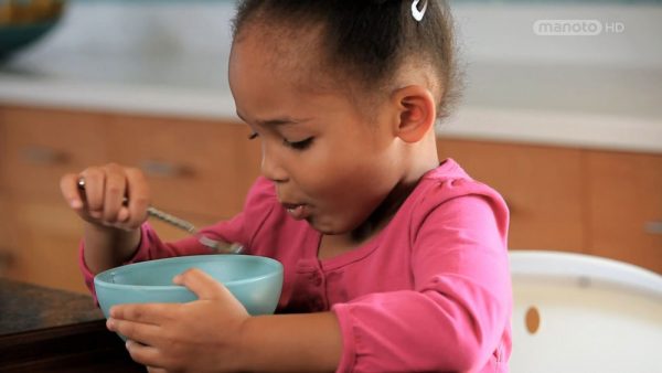 دانلود مستند چه غذایی به فرزندانمان میدهیم؟ از مجموعه ویژه برنامه با دوبله شبکه منوتو