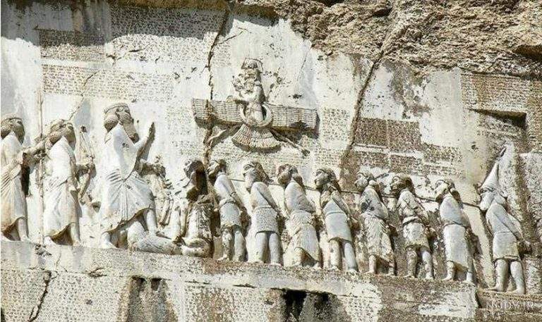 بخشی از کتیبه بیستون باقی مانده از امپراتوری ایران باستان