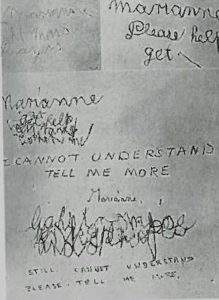 پیام‌هایی نوشته شده با مداد بر روی دیوارهای خانه کشیشان بورلی