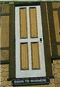 یکی از ۲۰۰۰ دری که سارا وینچستر به خانه اضافه کرد.